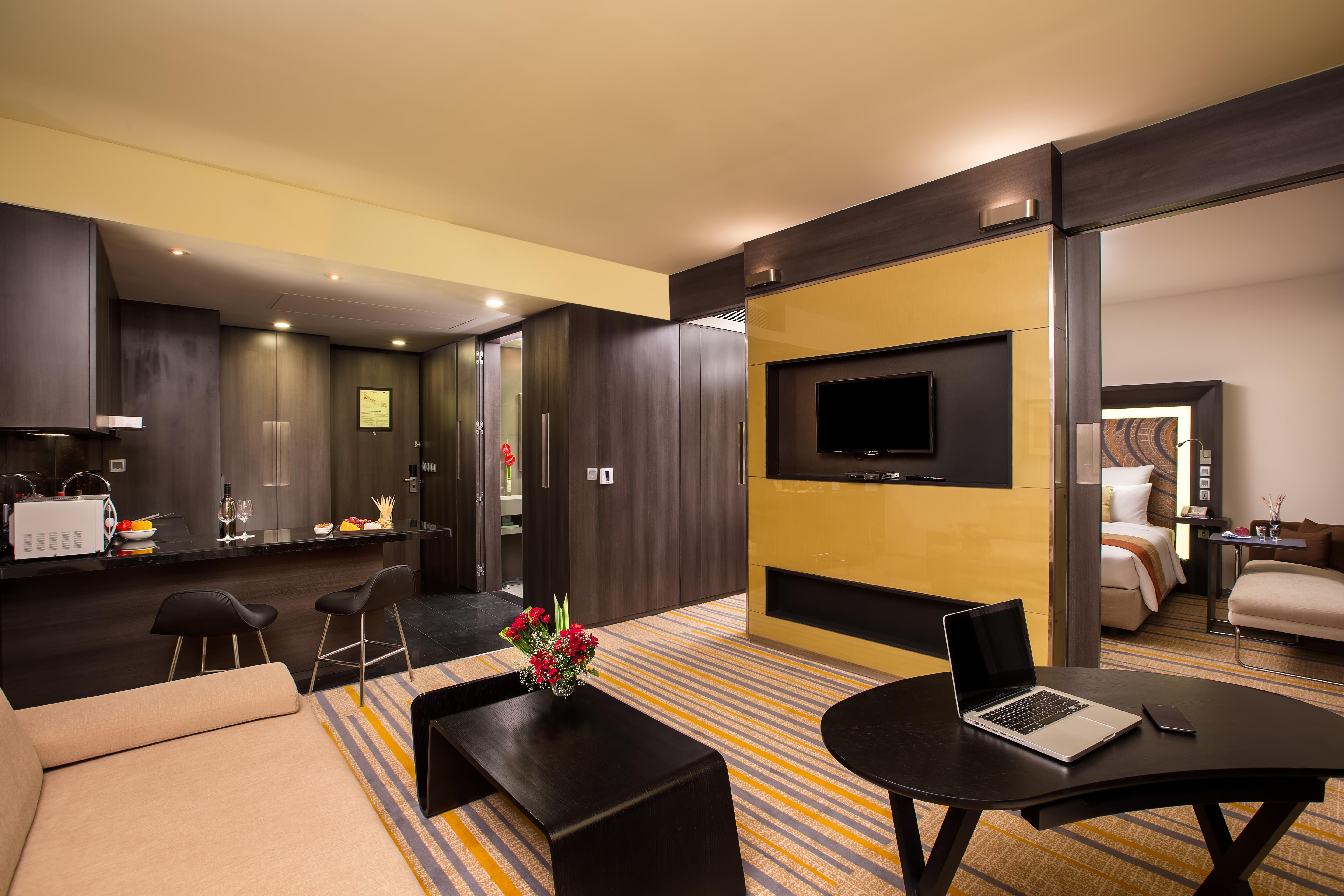 Novotel Kolkata Hotel And Residences Eksteriør bilde Suite at the hotel