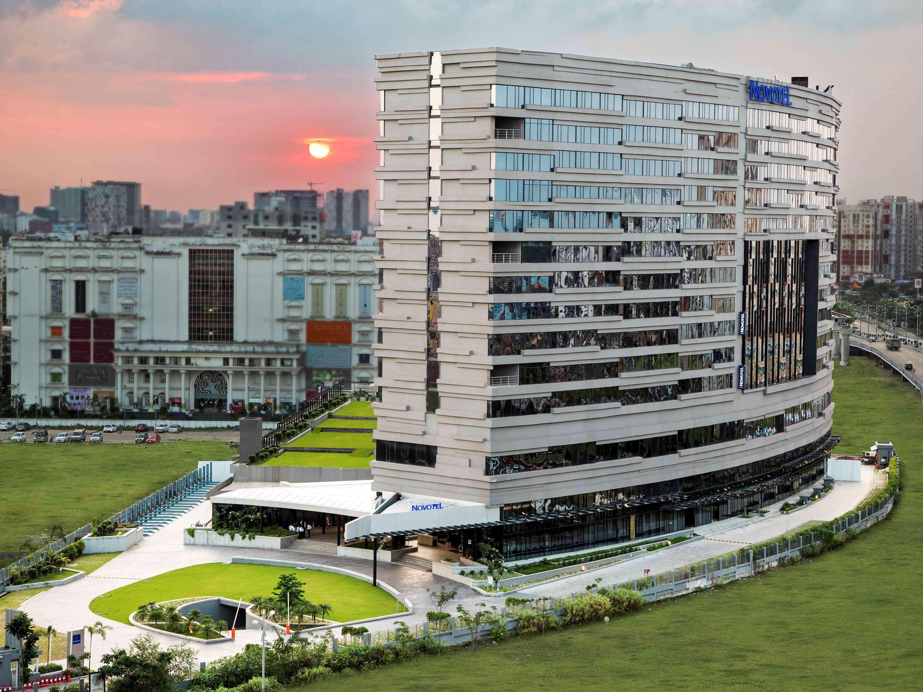 Novotel Kolkata Hotel And Residences Eksteriør bilde The Westin Dhaka