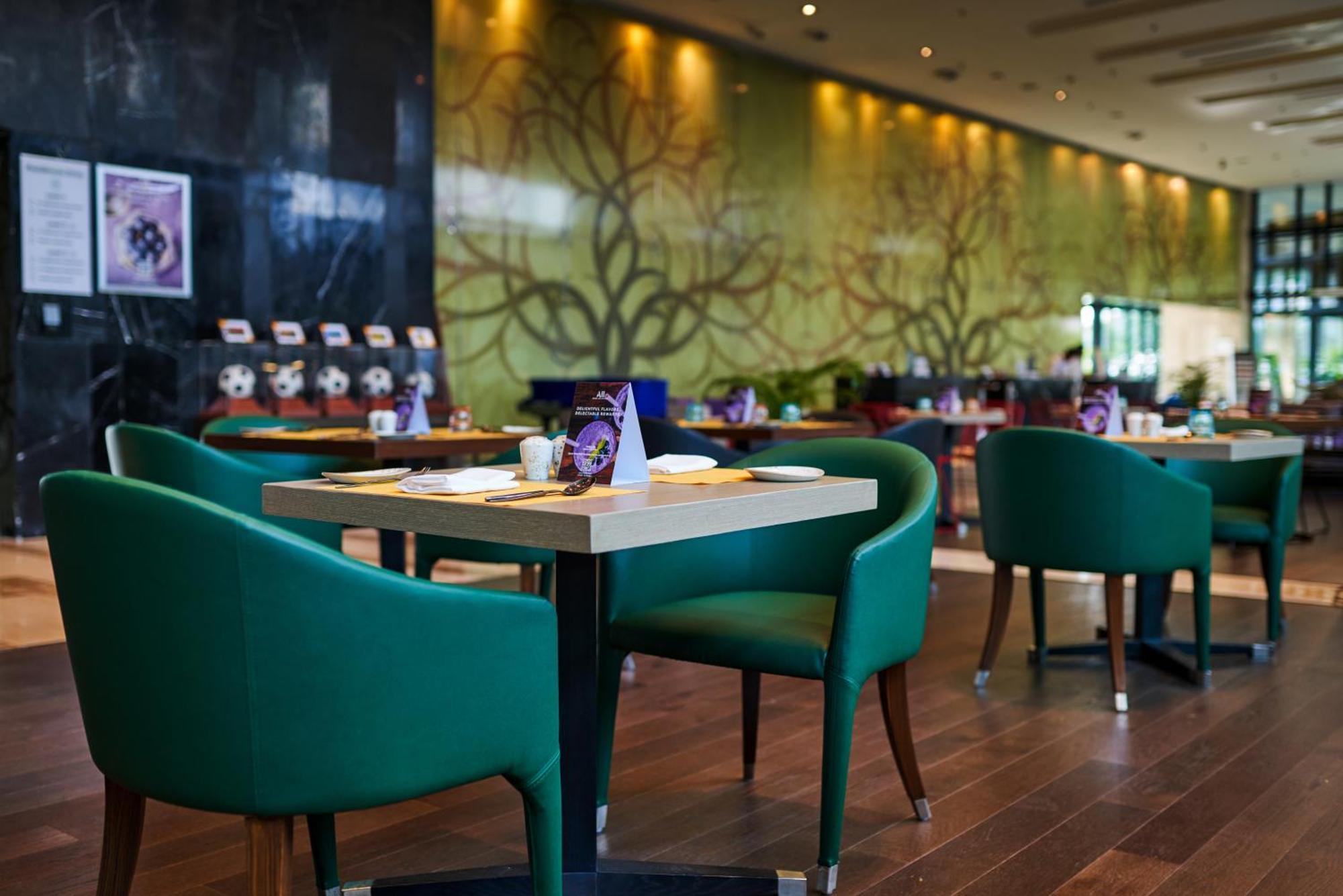 Novotel Kolkata Hotel And Residences Eksteriør bilde The restaurant