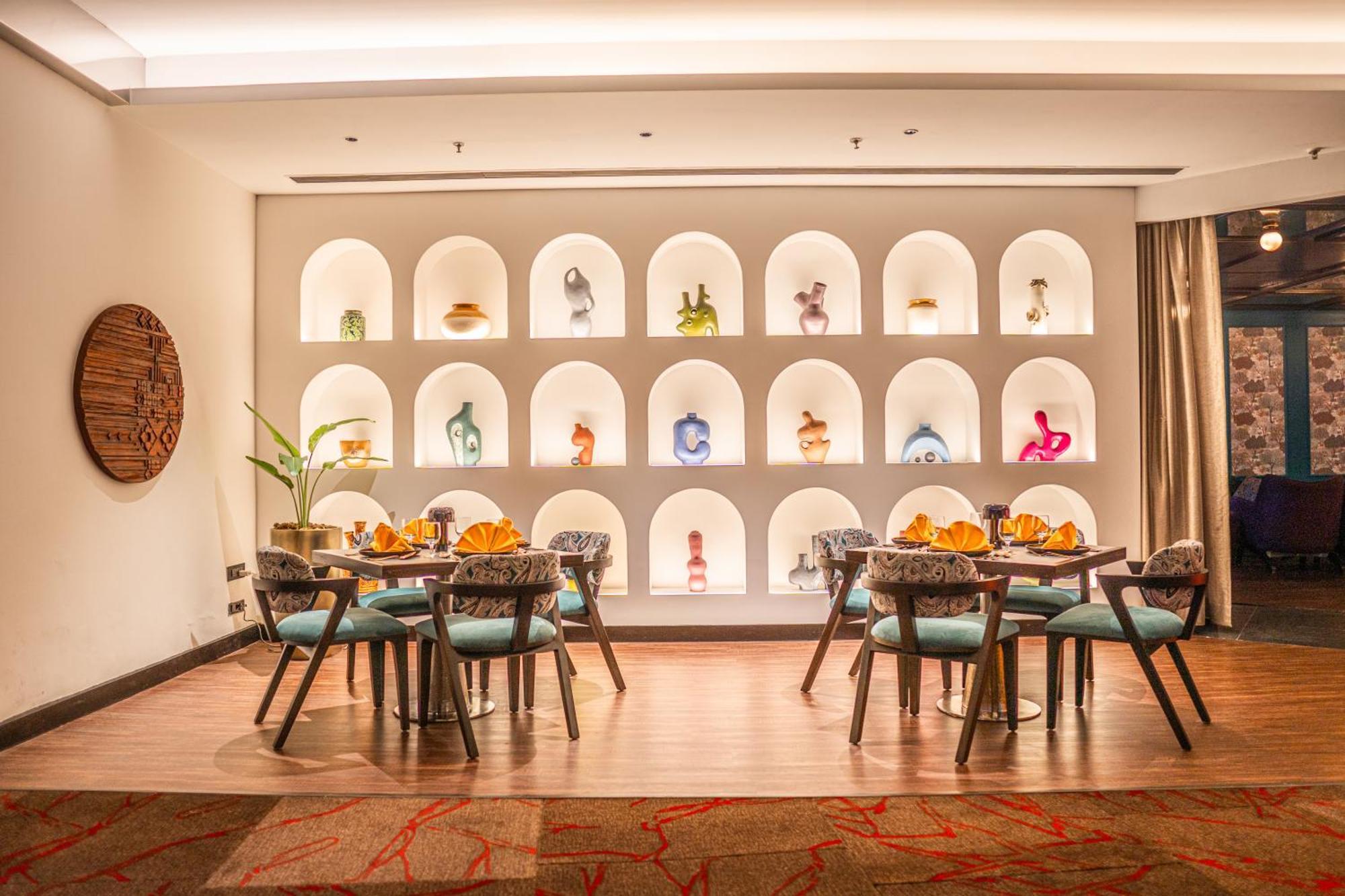 Novotel Kolkata Hotel And Residences Eksteriør bilde The restaurant