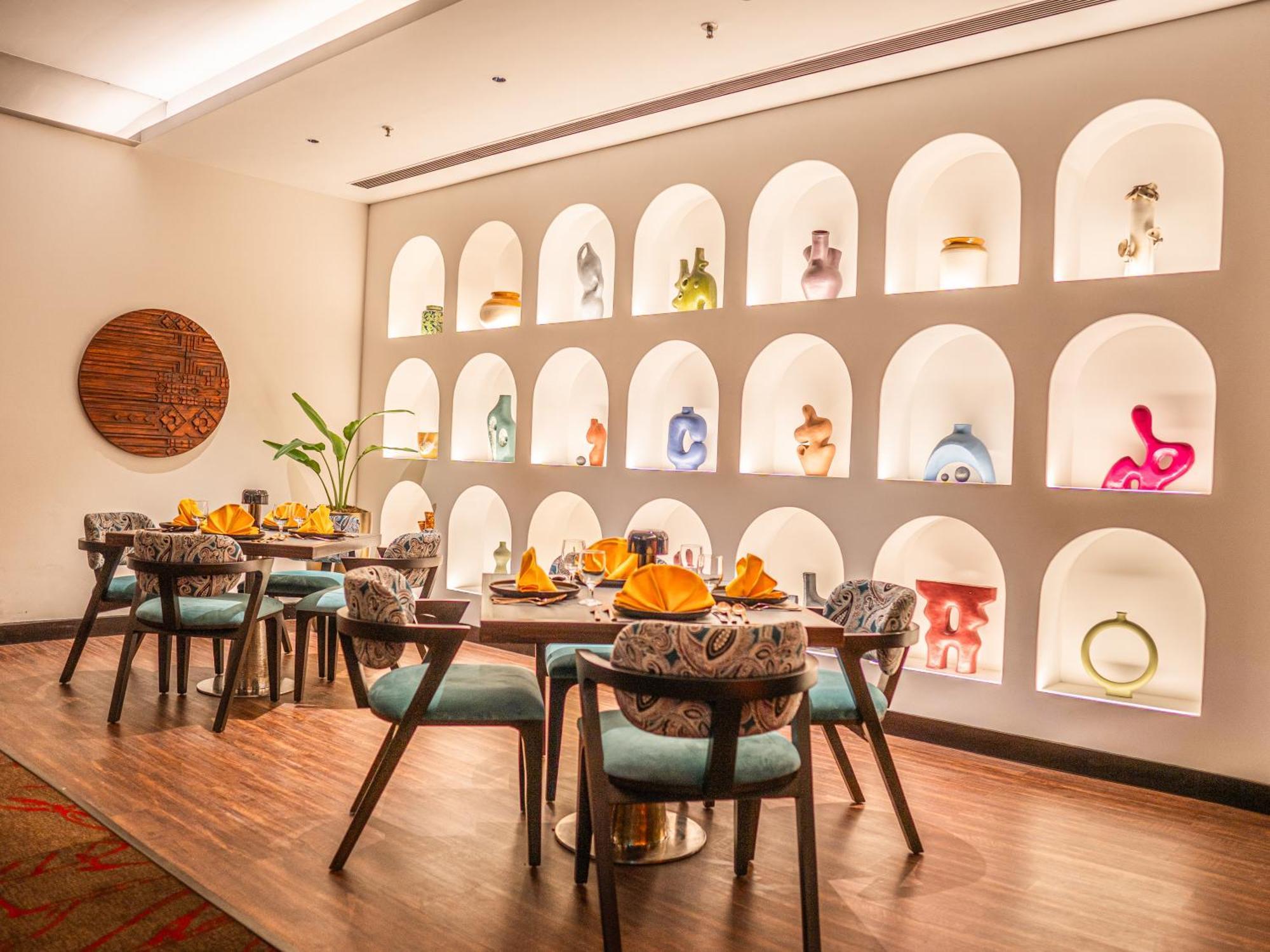 Novotel Kolkata Hotel And Residences Eksteriør bilde The restaurant at the hotel
