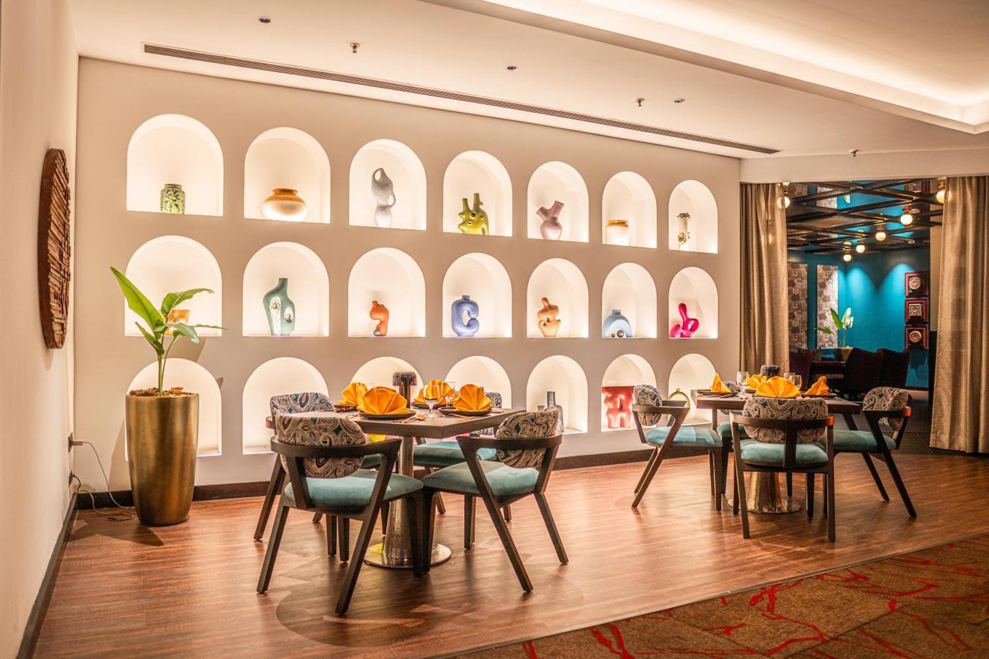 Novotel Kolkata Hotel And Residences Eksteriør bilde The restaurant
