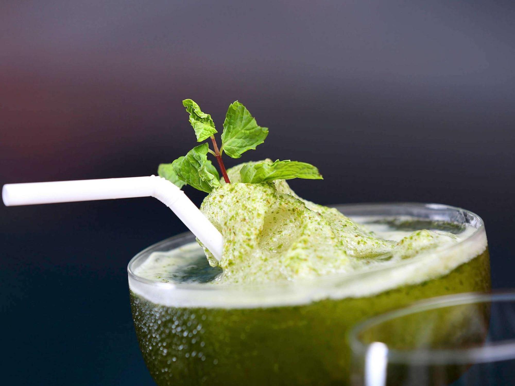 Novotel Kolkata Hotel And Residences Eksteriør bilde A matcha drink
