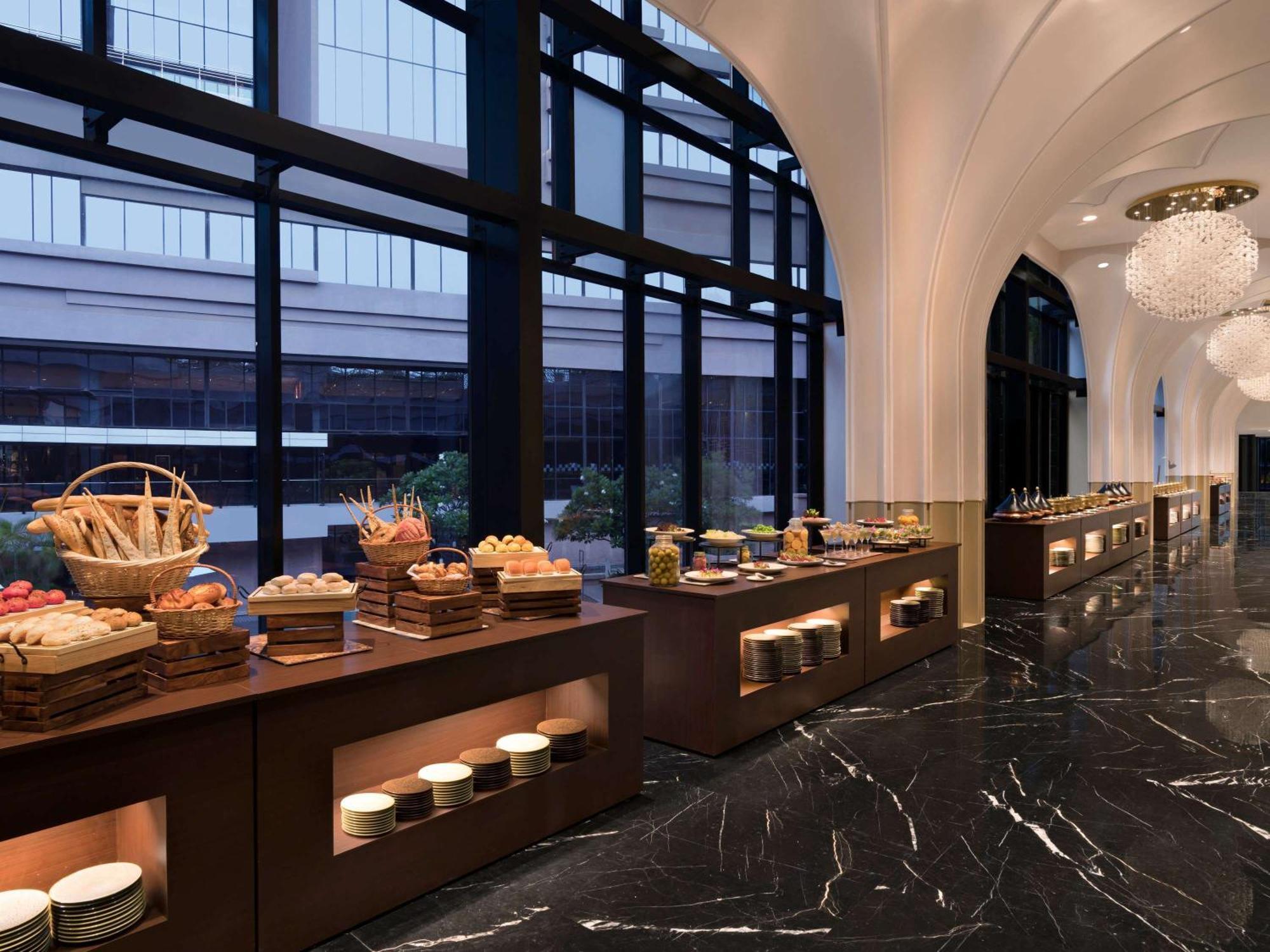Novotel Kolkata Hotel And Residences Eksteriør bilde The Lobby