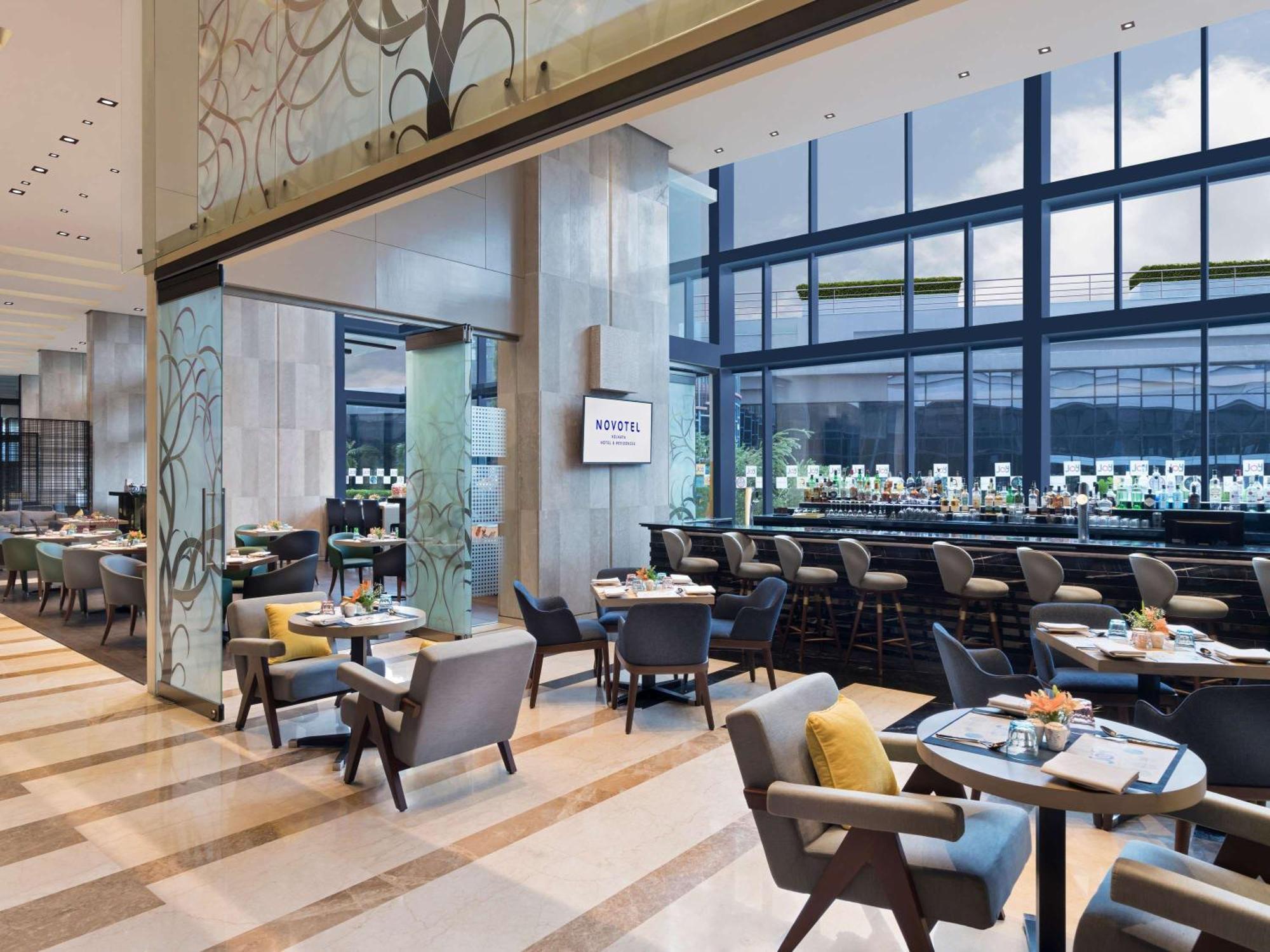 Novotel Kolkata Hotel And Residences Eksteriør bilde The restaurant