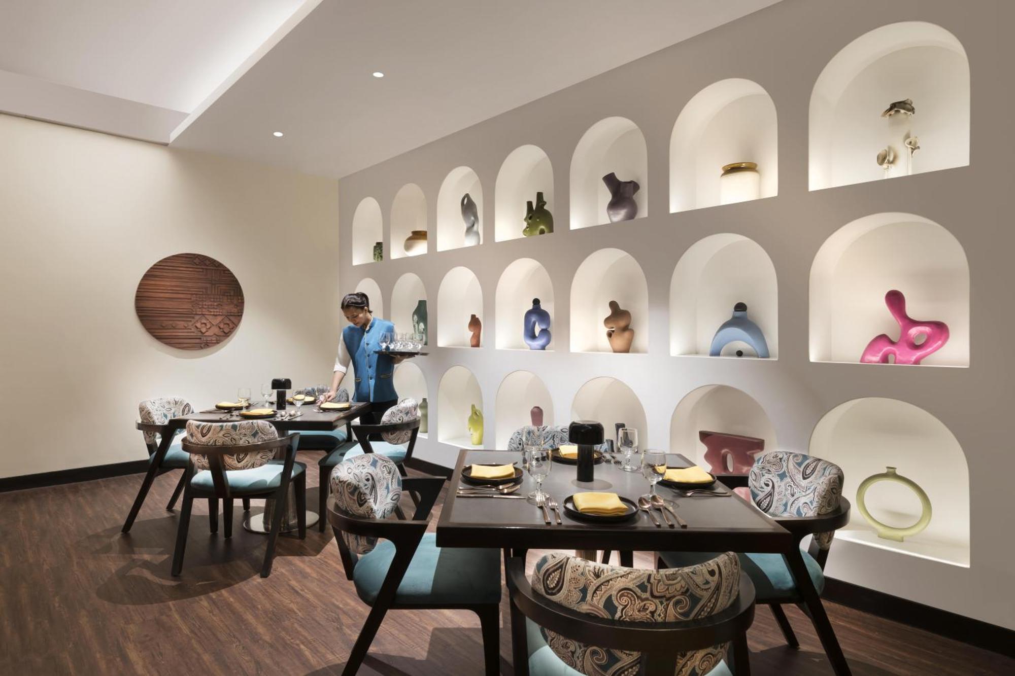 Novotel Kolkata Hotel And Residences Eksteriør bilde The interior of the restaurant